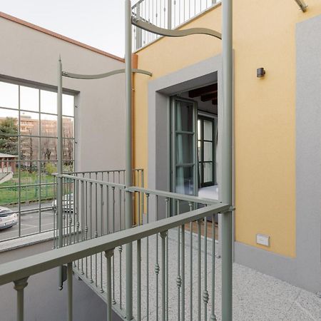Modern Apartment In Milan With Balcony Kültér fotó
