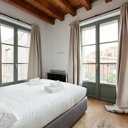 Modern Apartment In Milan With Balcony Kültér fotó