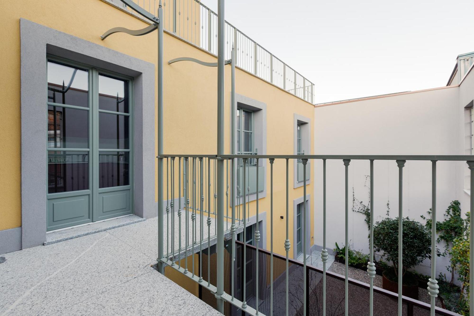 Modern Apartment In Milan With Balcony Kültér fotó