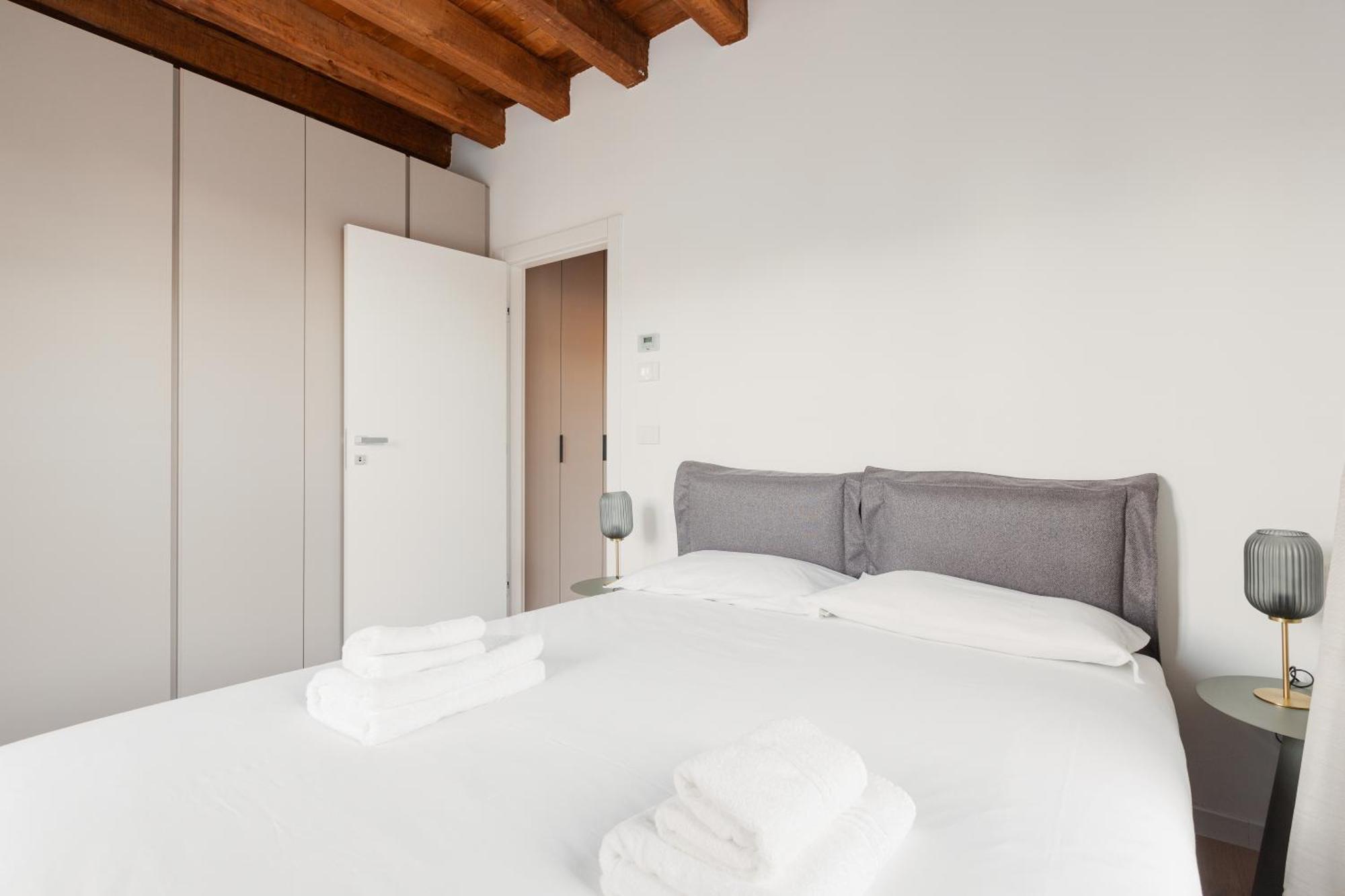 Modern Apartment In Milan With Balcony Kültér fotó